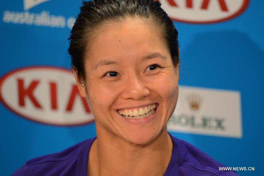 China's Li Na attends a press conference after a women's singles quarterfinal match with Poland's Agnieszka Radwanska at the Australian Open tennis tournament in Melbourne on Jan. 22, 2013. Li Na won the match 2-0 and entered the semifinals. (Xinhua/Chen Xiaowei) 