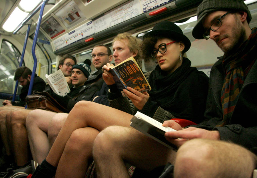 People take subway without pants in subways in London, Britain, Jan. 13, 2013. The day is the annual “No Pants Day”. (Photo/Xinhua) 