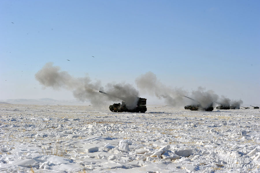 The Beijing Military Area Command (MAC) of the Chinese People's Liberation Army (PLA) organized a large-scale winter actual-troop drill in Zhurihe military training base from Jan. 8 to 18, 2013, so as to greatly improve the actual-combat capability of the troops in the cold weather. （mil.cnr.cn/Zhang Kunping, Zhang Leifeng, Gao Bo, Cheng Jianfeng, Wang Guohong）