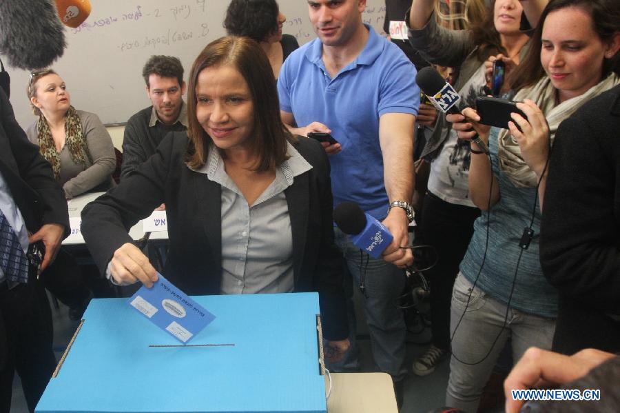 Shelly Yachimovich, chief of the Labor Party, casts her ballot at a polling station during the parliamentary election in Tel Aviv, Israel, on Jan. 22, 2013. Israel held parliamentary election on Tuesday. (Xinhua/Jini)