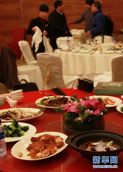 Lots of dishes are left over after a company’s annual dinner in a five-star hotel on Jan. 16, 2013. A waiter said the guests would not take left-over foods after the dinner, although it cost the company 4,800 per table.  (Photo/Xinhua) 