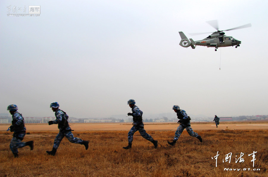 A carrier-based aircraft regiment under the North Sea Fleet of the Navy of the Chinese People's Liberation Army (PLA) conducts tactical training at an airport in Shandong province. (navy.81.cn/Hu Baoliang, Ma Nengmei, Gao Wei)