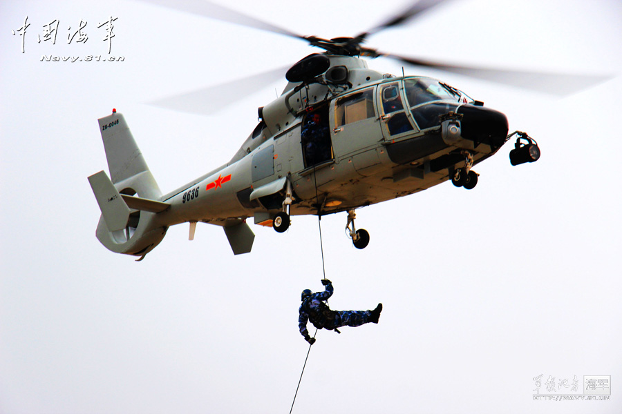 A carrier-based aircraft regiment under the North Sea Fleet of the Navy of the Chinese People's Liberation Army (PLA) conducts tactical training at an airport in Shandong province. (navy.81.cn/Hu Baoliang, Ma Nengmei, Gao Wei)