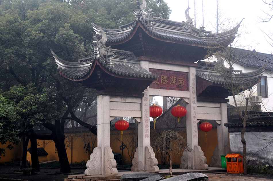 Located at the northeast of Suzhou, Jiangsu Province, the Lion Grove Garden is famous for the Taihu rocks in various shapes which are said to resemble lions, especially the large and labyrinthine grotto of rocks at the garden's center. It is recognized with other classical Suzhou gardens as a UNESCO World Heritage Site. Together with other three gardens, including Blue Wave Pavilion (Canglang Ting), Lingering Garden (Liu Yuan) and Humble Administrator's Garden (Zhuozheng Yuan), the Lion Grove Garden is one of the four most famous and representative gardens of ancient classical style in Suzhou City. (China.org.cn / Yuan Fang)