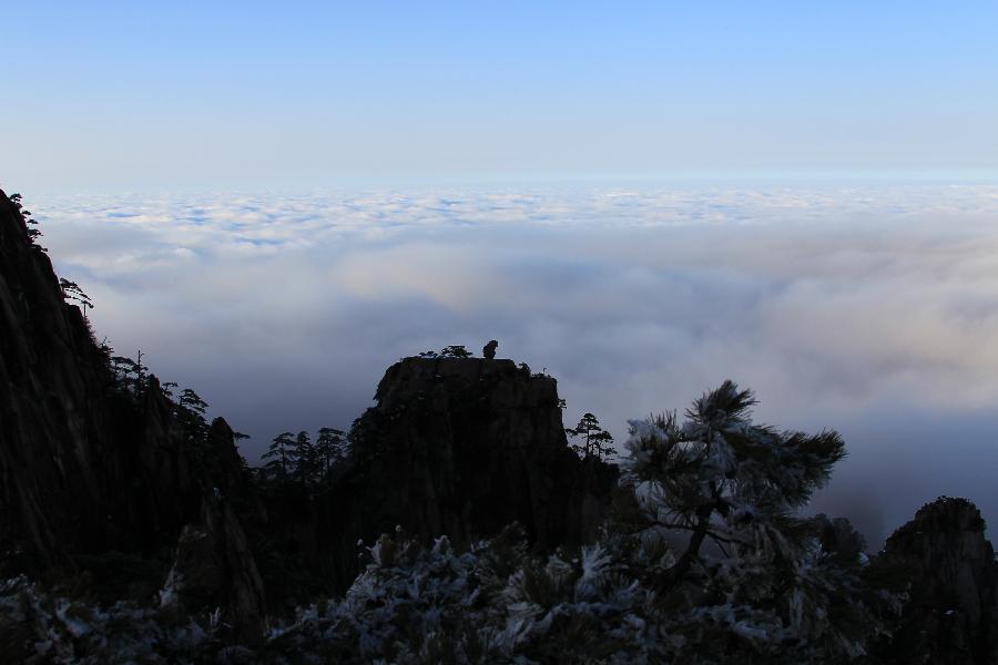 Photo taken on Jan. 13, 2013 shows a view of the Huangshan Mountain, a tourist resort in Huangshan City, east China's Anhui Province. (Xinhua/Li Jianbo)