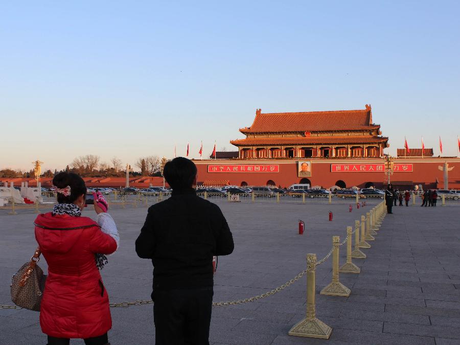 Visitors take photos of the Tian'anmen Rostrum in Beijing, capital of China, Jan. 24, 2013. (Xinhua/Wang Yueling)