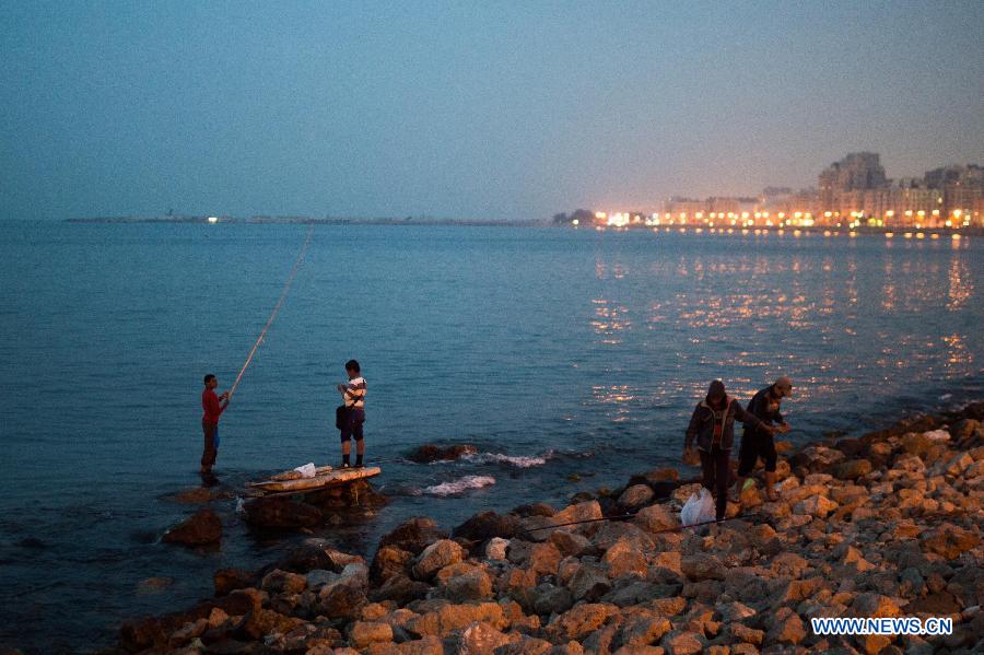 Egyptians enjoy fishing on a beach in Alexandria, Egypt, Jan. 24, 2013, on the eve of the second anniversary of the unrest that toppled former president Hosni Mubarak. (Xinhua/Qin Haishi)