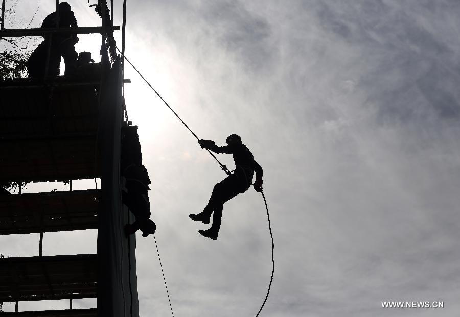 Palestinian high school students show their skills during a graduation ceremony of a military school course organized by the Hamas security forces and the Hamas Minister of Education in Gaza City, on Jan. 24, 2013. (Xinhua/Wissam Nassar)  