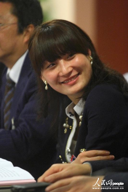 Kelly Zong is the President of Hangzhou Wahaha Group, which is the largest food & beverage enterprise in China. It is her first time to attend the CPPCC meeting as a CPPCC member at the opening ceremony of the 11th session of the Zhejiang Provincial People's Political Consultative Conference on Jan. 24, 2013.(CPC/Chen Zhongqiu)