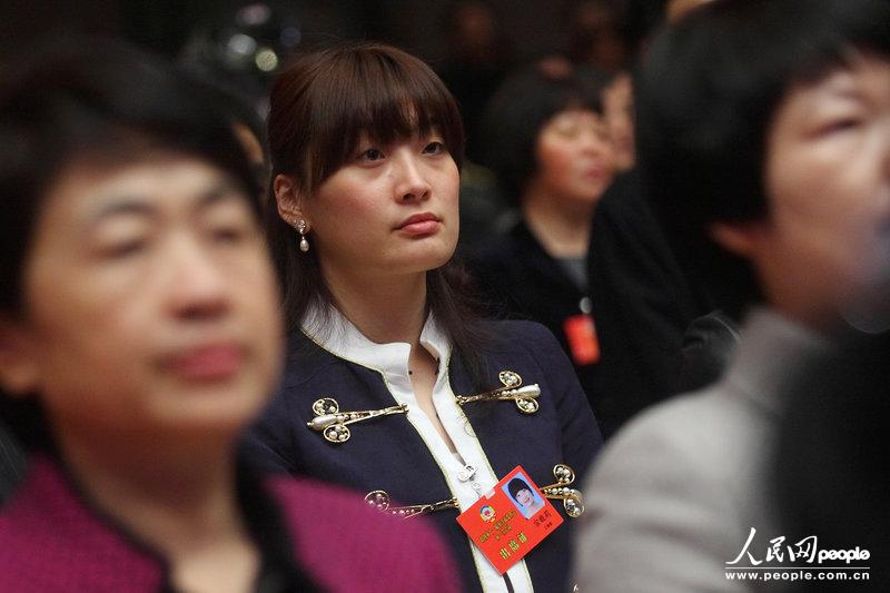 Kelly Zong is the President of Hangzhou Wahaha Group, which is the largest food & beverage enterprise in China. It is her first time to attend the CPPCC meeting as a CPPCC member at the opening ceremony of the 11th session of the Zhejiang Provincial People's Political Consultative Conference on Jan. 24, 2013.(CPC/Chen Zhongqiu)