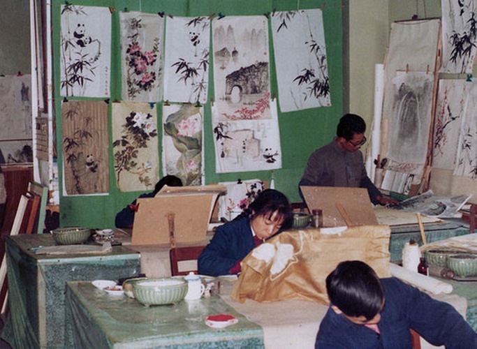 People works in an art studio. (Photo/Chinadaily.com.cn)