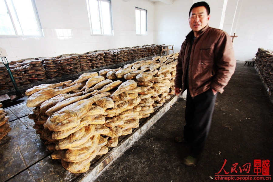 Zhu, the owner of the ham factory, said: "Production process is inherited by generations."