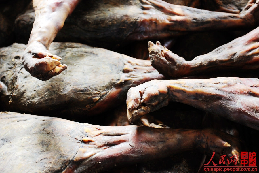 The hams just finished are sold 24 yuan per kilograms. They will be sold at double price after storing for one year.