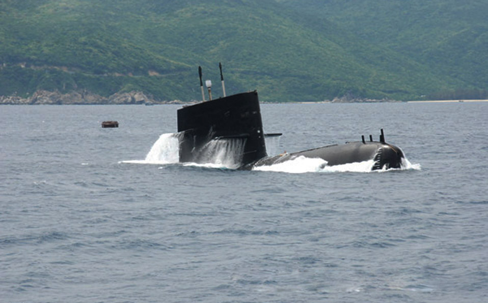 Chinese submarines cruise South China Sea