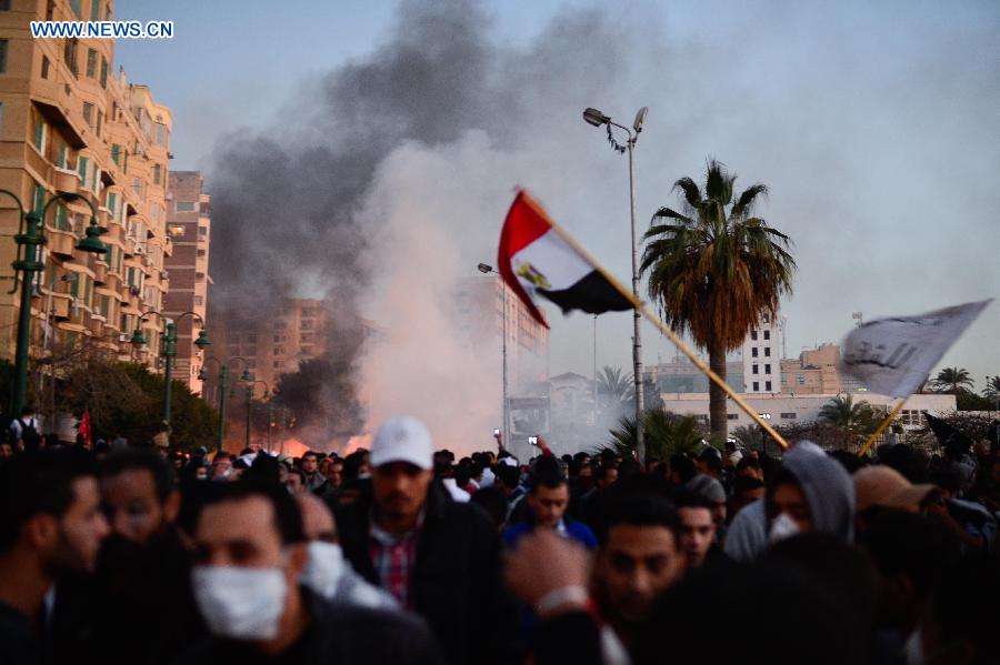 Egyptian protestors gather near the government building in Alexandria on Jan. 25, 2013, during a massive demonstrations held nationwide to mark the second anniversary of the 2011 unrest that toppled former president Hosni Mubarak. (Xinhua/Qin Haishi) 