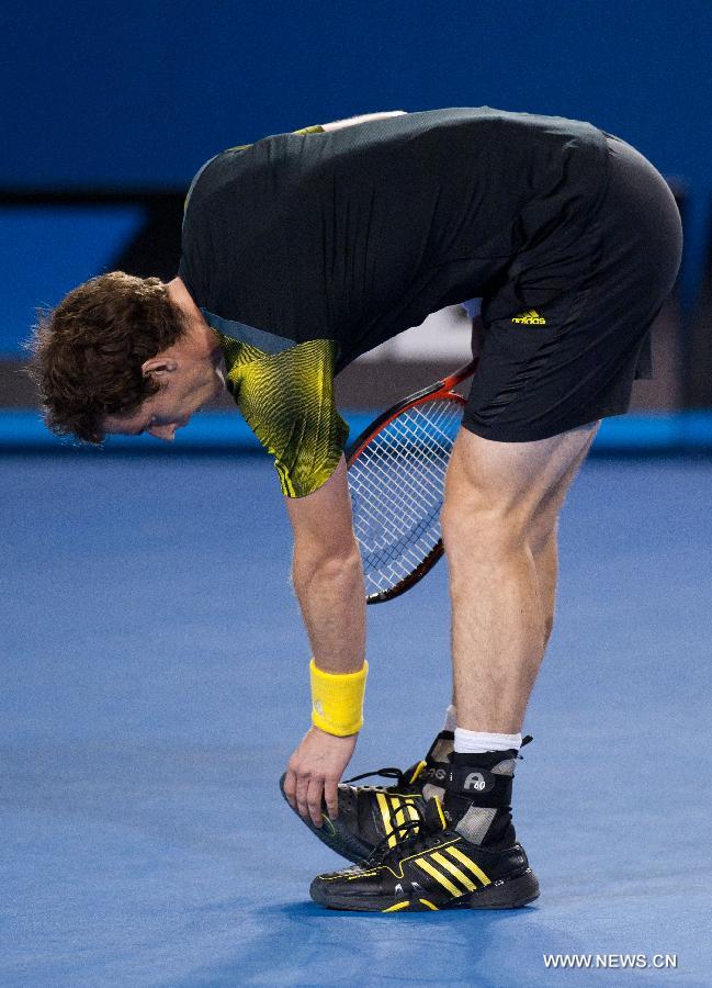 Andy Murray of Britain adjusts his foot during the men's singles semifinal match against Roger Federer of Switzerland at the 2013 Australian Open tennis tournament in Melbourne, Australia, Jan. 25, 2013. Murray won 3-2 to enter the final. (Xinhua/Bai Xue) 