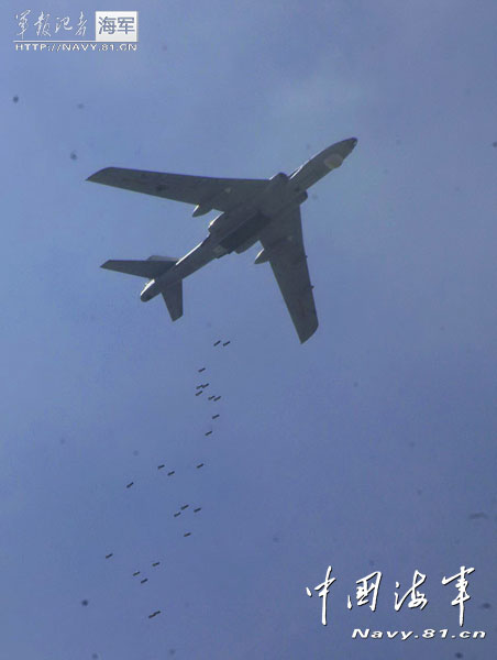 The aviation regiment conducts air raid drill in southern China. (Photo/ Navy.81.cn)