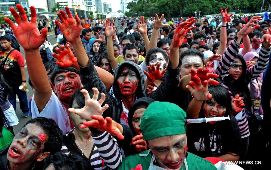 Members of the Indonesian Zombie Club (IZOC) put on zombie costumes to raise awareness of cleanness and collect donations for Jakarta residents affected by recent floods, during a rally in Jakarta, Indonesia, Jan. 27, 2013. (Xinhua/Agung Kuncahya B.)