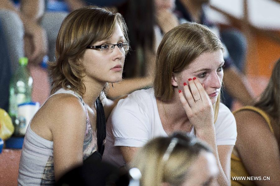 Relatives of the victims react in the municipal sports center where the bodies of the nightclub fire victims are placed, in Santa Maria, state of Rio Grande do Sul, southern Brazil, on Jan. 27, 2013. A nightclub fire that broke out in Santa Maria early Sunday killed at least 245 people, according to a local TV report. (Xinhua/AGENCIA ESTADO) 