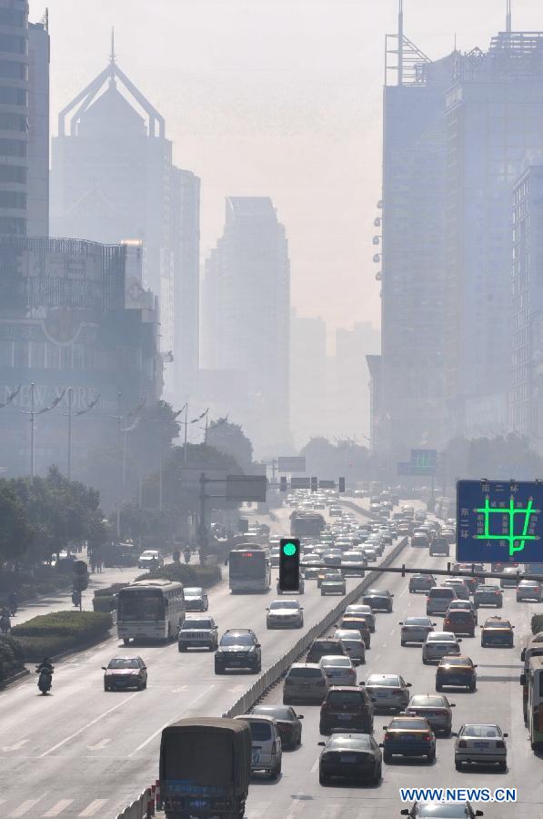 Buildings are shrouded by fog in Changsha, capital of central China's Hunan Province, Jan. 27, 2013. Local meteorological observatory issued a yellow alert for heavy fog on Sunday. (Xinhua/Long Hongtao) 