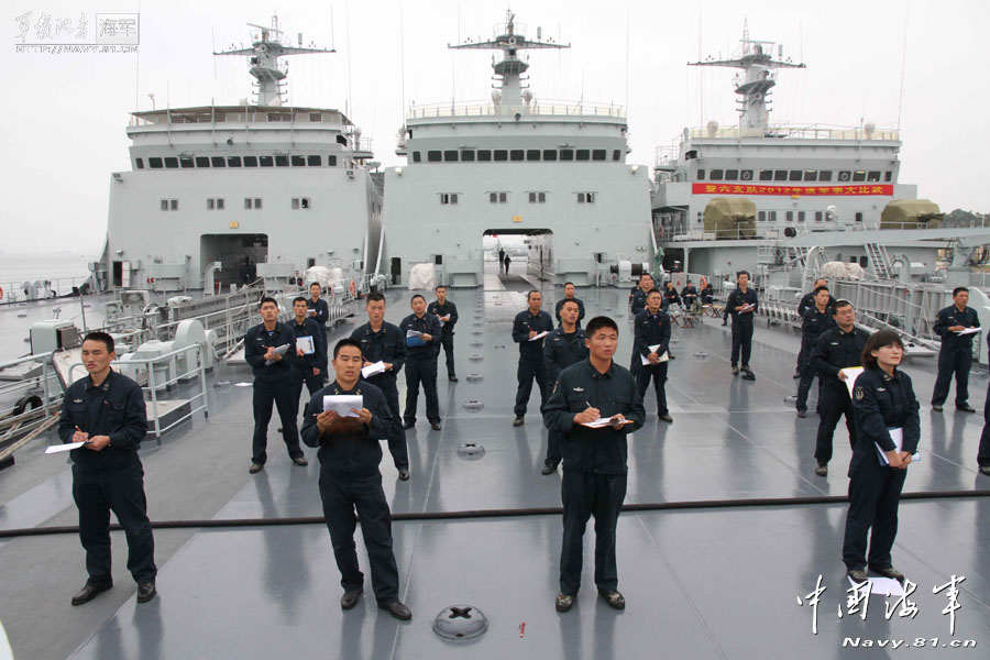 Recently, the officers and men of a landing ship flotilla under the South China Sea Fleet of the Navy of the Chinese People's Liberation Army (PLA) organized military skill competitions，in a bid to comprehensively improve its military training.(chinamil.com.cn/Gan Jun, Xu Miaobo and Shao Zhaojun)