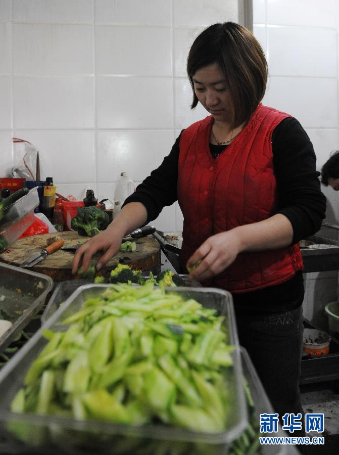 The restaurant owner's wife, Jin Xiaomin prepares cold dish on Jan. 25, 2013.