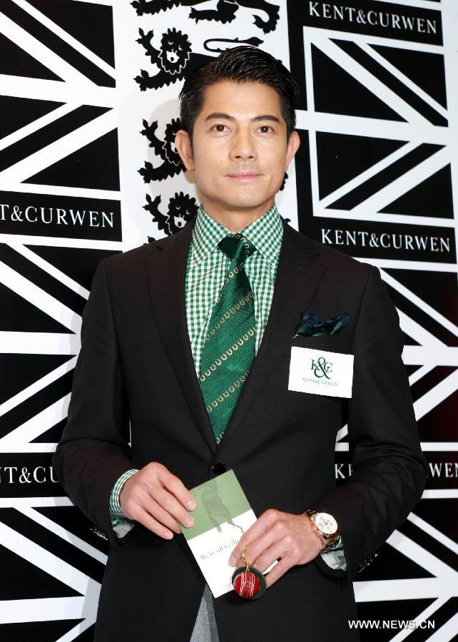 Singer Aaron Kwok poses for pictures during a horse racing activity in south China's Hong Kong, Jan. 27, 2013. (Xinhua/Jin Yi)