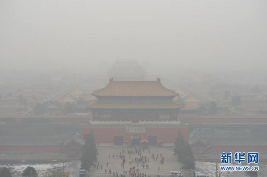 A photo taken on Jan. 13 shows the Forbidden City looming in the thick fog. Beijing's meteorological center on Monday issued a yellow-coded alert for haze as the fourth foggy weather in this month hit the city and cuts the visibility below 3,000 meters in major parts of Beijing. (Photo/Xinhua)