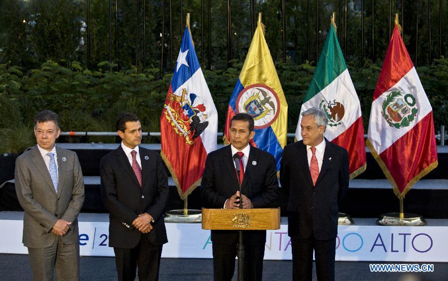 Colombia's President Juan Manuel Santos, Mexican President Enrique Pena Nieto, Peruvian President Ollanta Humala and Chile's President Sebastian Pinera (From L to R) attend a news conference after their meeting during the Community of Latin American and Caribbean States (CELAC) Summit breaks in Santiago, capital of Chile, on Jan. 27, 2013. (Xinhua/Zhang Jiayang) 