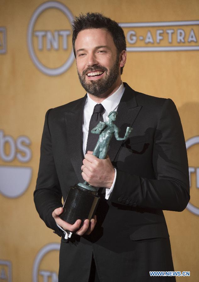 Director and actor Ben Affleck holds the trophy after receiving the award for outstanding performance by a cast in a motion picture for "Argo" at the 19th annual Screen Actors Guild Awards in Los Angeles, California January 27, 2013. (Xinhua/Yang Lei)