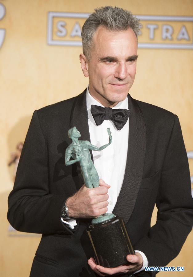 Daniel Day-Lewis poses with his trophy after receiving the award for outstanding male actor in a leading role for "Lincoln" at the 19th annual Screen Actors Guild Awards in Los Angeles, California January 27, 2013. (Xinhua/Yang Lei)