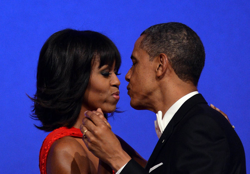 U.S. President Barack Obama and First Lady Michelle Obama dance during the official Inaugural ball in Washington D.C., capital of the United States, Jan. 21, 2013. (Xinhua/Zhang Jun)