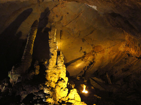 Majestic stalagmites have taken millions of years to form at Yellow Dragon Cave. (Photo/CRI)