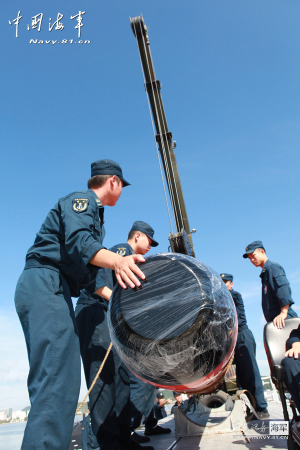 A Submarine flotilla of the South Sea Fleet under the Navy of the Chinese People's Liberation Army (PLA) innovates the rapid support methods to shorten the technical preparation time for torpedo by 20 percent. (navy.81.cn/Zhou Yancheng, Liuqian)