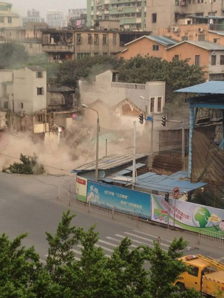 Several buildings collapsed on Monday afternoon after a subsidence at a road junction in Liwan district of downtown Guangzhou. The subsidence occurred again at around 9 p.m. (Photo/Image China)