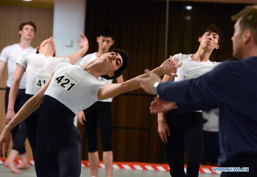 Dancers take part in the 41st international ballet competition in Lausanne, Switzerland, on Jan. 28, 2013. (Xinhua/Wang Siwei) 