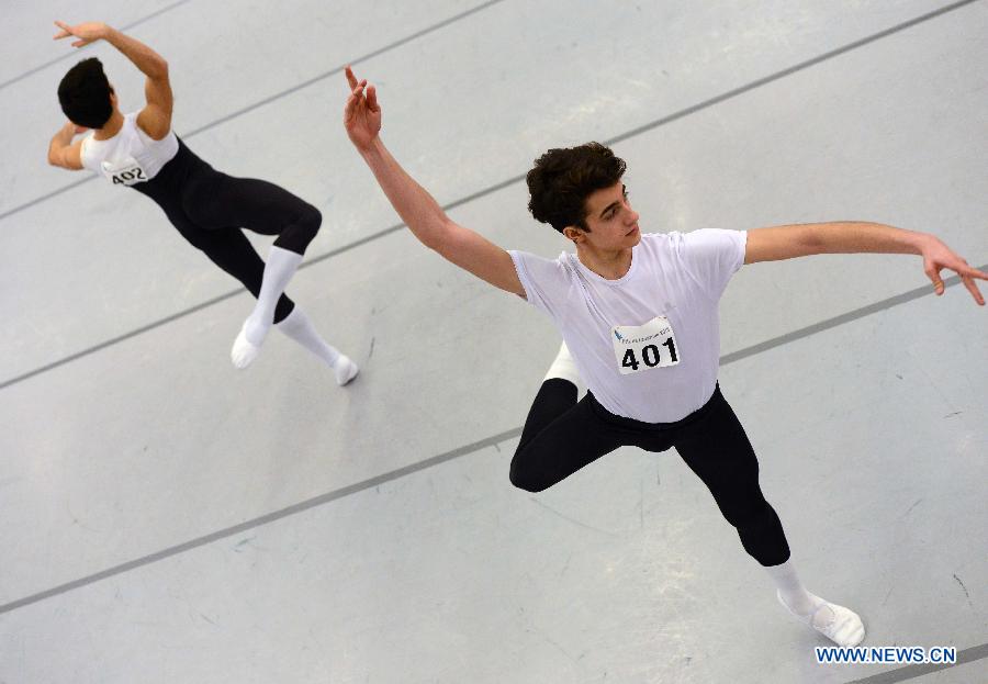 Dancers take part in the 41st international ballet competition in Lausanne, Switzerland, on Jan. 28, 2013. (Xinhua/Wang Siwei) 