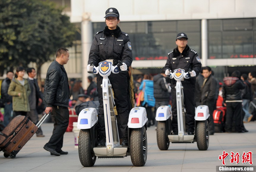 Policemen are on patrol at Chongqing North Railway Station on Jan. 26, 2013. (CNS/Chen Chao)