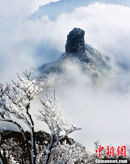 Photo shows the snow scene at the Fanjing Mountain in Tongren city, south China's Guizhou Province. (CNSPHOTO/Teng Shuyong)