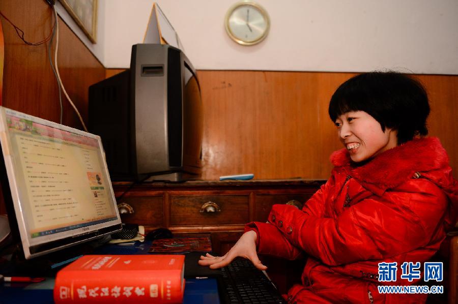 Liu Xiaolin sits in front of the computer. (Xinhua/ Guo Xulei)