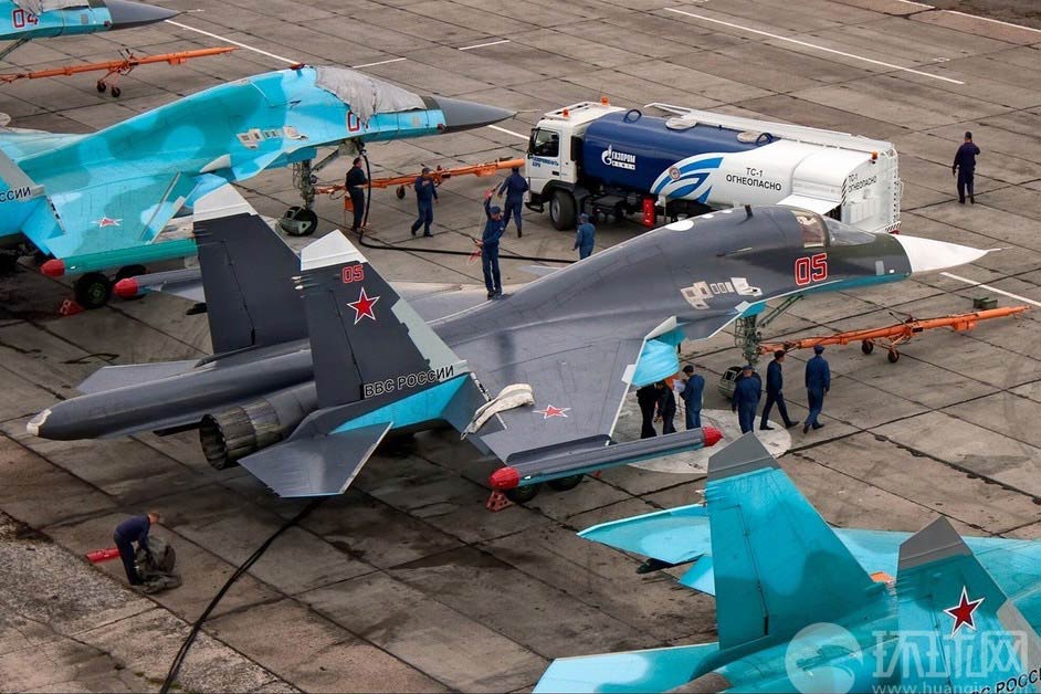 Su-34 bomber is a warplane of a four-plus generation, with the operational range of 4,000 km and the maximum speed of 1,900 km per hour. Five Su-34 frontline bombers will be deployed in an air base near the city of Voronezh in southwest Russia, a spokesperson with the Russian Western Military District said on Jan. 22.(Photo/People’s Daily Online)