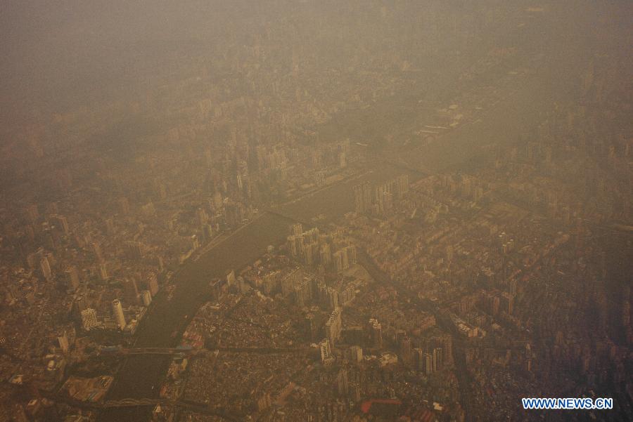 The aerial photo taken on Jan. 29, 2013 shows the smog-covered downtown Guangzhou, capital of south China's Guangdong Province. Guangzhou's local meteorological authorities forecasted on Tuesday that smog would still shroud the city for three days to come. (Xinhua/Wang Shen) 