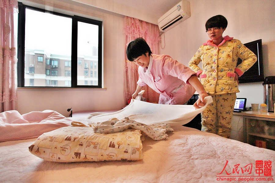Zhang prepares the bath towels.