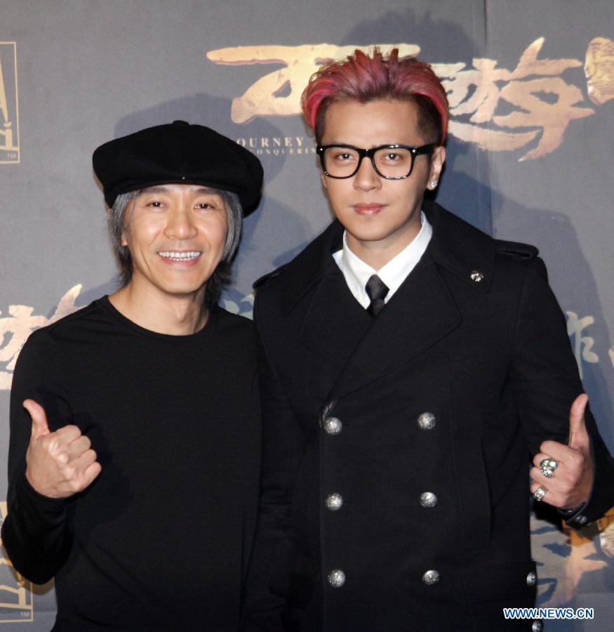 Director Stephen Chow (L) and actor Show Lo pose for photo during a press conference of the movie "Journey to the West: Conquering the Demons" in Taipei, southeast China's Taiwan, Jan. 28, 2013. The movie is expected to hit the screen on Feb. 7, 2013 in Taipei. (Xinhua)