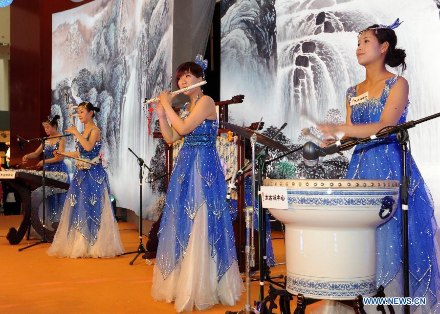 Artists give an instrumental performance during a concert in Hong Kong, south China, Jan. 30, 2013. A band from Jingdezhen, the "porcelain capital" of China, presented a concert to the people in Hong Kong with a whole set of porcelain musical instruments. (Xinhua/Wong Pun Keung)