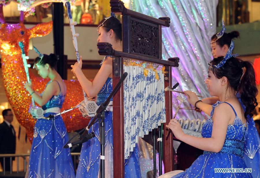 Artists give an instrumental performance during a concert in Hong Kong, south China, Jan. 30, 2013. A band from Jingdezhen, the "porcelain capital" of China, presented a concert to the people in Hong Kong with a whole set of porcelain musical instruments. (Xinhua/Wong Pun Keung)