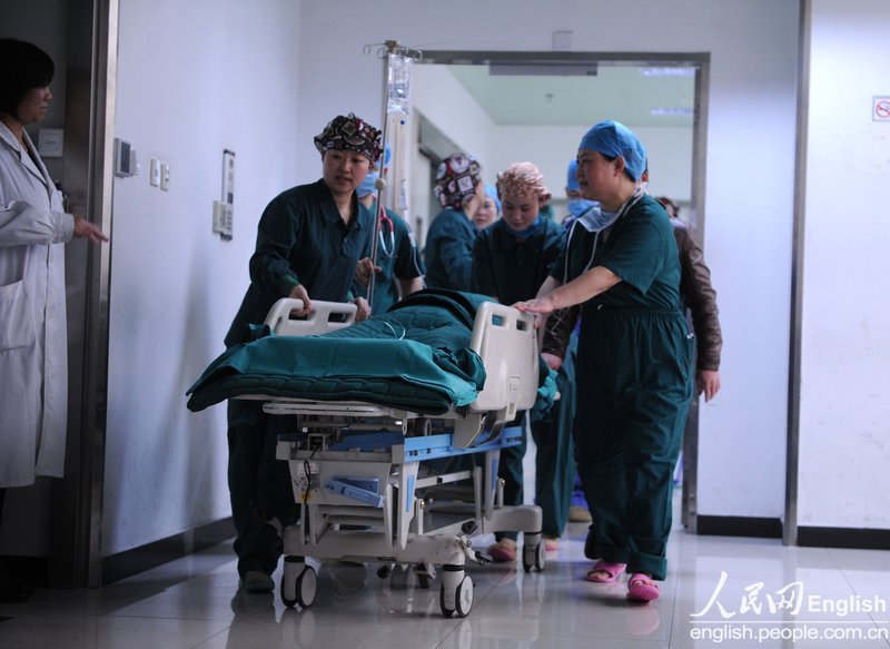 Lu Yuanfang, who has spinal muscular atrophy, gives birth to a premature boy in Beijing, Jan. 30. The birth marked a medical first in China. The mother and the son remain in the hospital under close observation.  (Photo/CFP) 