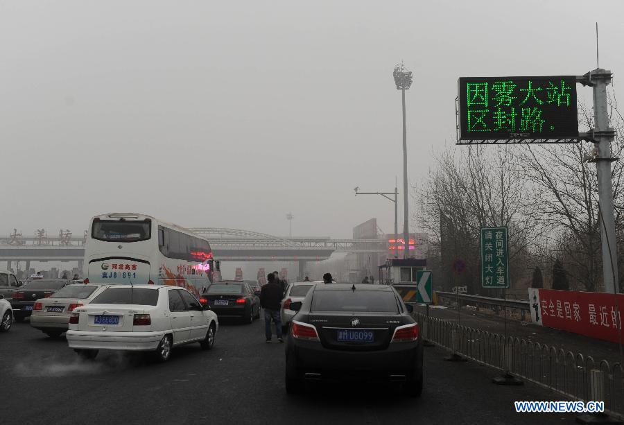Vehicles run on the fog-shrouded street in Beijing, capital of China, Jan. 30, 2013. The meteorological observatory in Beijing issued an orange alert and a yellow alert against heavy fog and haze respectively on 6:00 am Wednesday. Heavy fog has been lingering in central and eastern China since Tuesday afternoon, disturbing the traffic. (Xinhua/Luo Xiaoguang) 