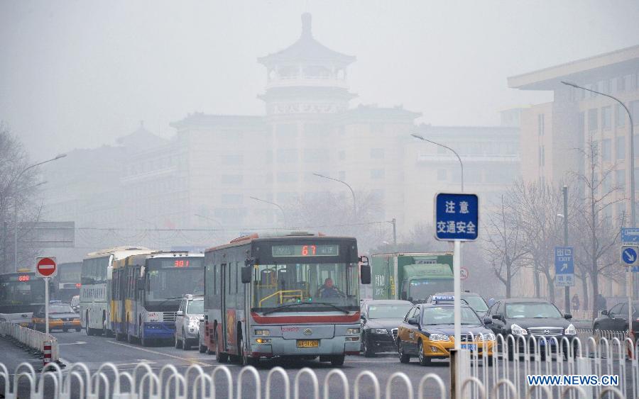 Vehicles run on the fog-shrouded street in Beijing, capital of China, Jan. 30, 2013. The meteorological observatory in Beijing issued an orange alert and a yellow alert against heavy fog and haze respectively on 6:00 am Wednesday. Heavy fog has been lingering in central and eastern China since Tuesday afternoon, disturbing the traffic. (Xinhua/Li Xin) 
