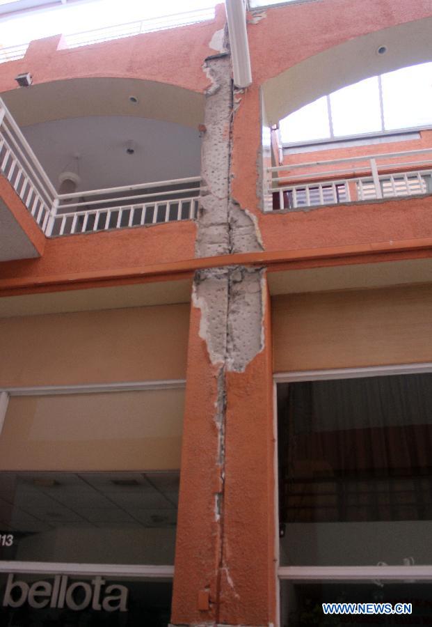 A building suffers structural damage after an earthquake at Copiapo City, Atacama, Chile, on Jan. 30, 2013. A 6.7-magnitude earthquake hit Chile at 4:15 a.m. Thursday (Beijing Time), according to the China Earthquake Networks Center. The epicenter was monitored at 28.1 degrees south latitude and 70.8 degrees west longitude with a depth of 30 km. (Xinhua/Claudio Lopez/AGENCIAUNO) 